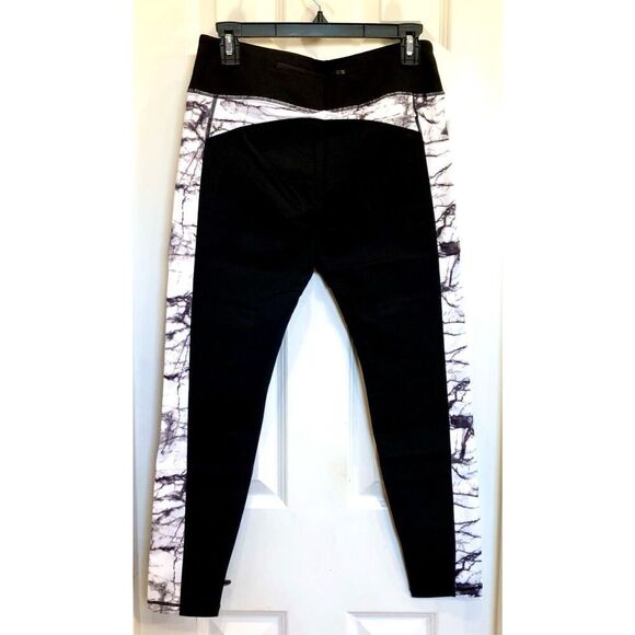 FITWEAR FASHION - NWT- L Sz 8 Black & Marbled Leggings. Super Soft & Sculpting - Picture 3 of 15